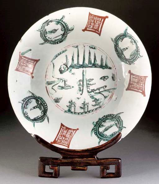 A late Ming Swatow charger, 16th/17th century