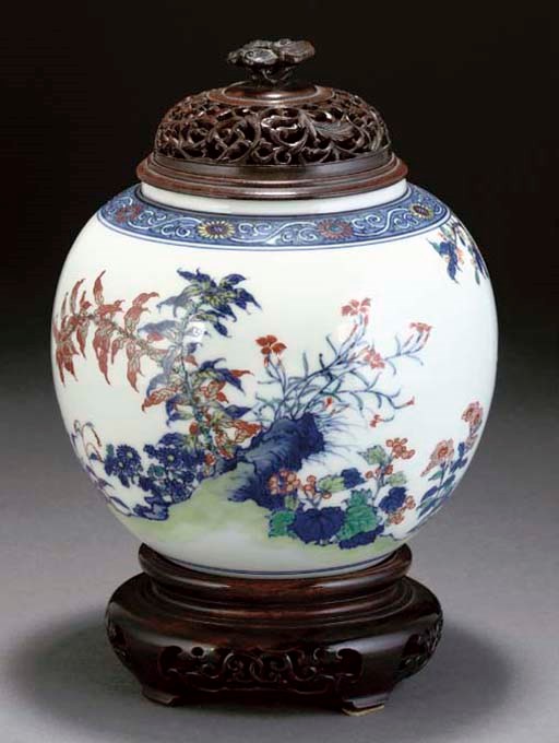 A Japanese underglaze blue and enamelled jar, 20th century