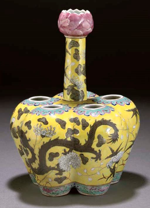 A yellow ground cinquefoil tulip vase, 19th century
