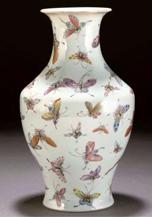 A famille rose baluster vase, 19th century