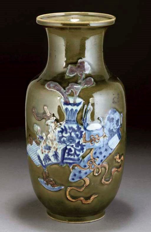 A Chinese tea dust glazed vase, 18th/19th century