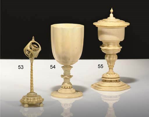 COUPE ET SON COUVERCLE DU XVIIEME SIECLE