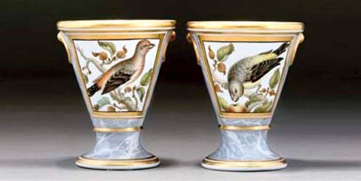 A PAIR OF WORCESTER (BARR, FLIGHT & BARR) SPILL-VASES