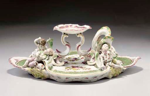 A VIENNA SHAPED QUATREFOIL CENTREPIECE