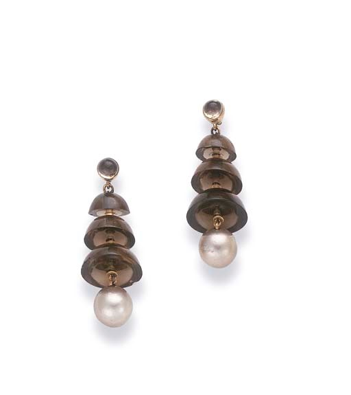 PAIRE DE PENDANTS D'OREILLES QUARTZ FUME ET PERLES DE CULTURE, PAR RENE BOIVIN