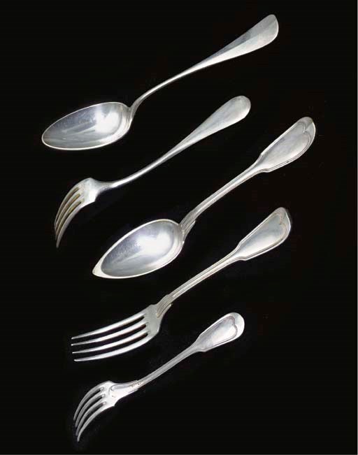 ENSEMBLE DE COUVERTS EN METAL ARGENTE