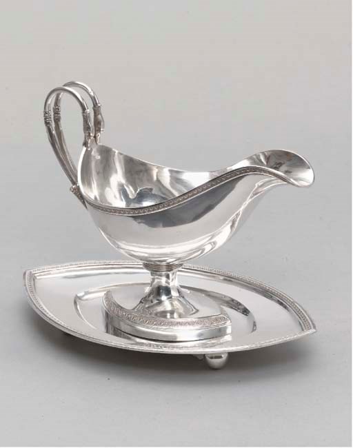 SAUCIERE ET PRESENTOIR EN ARGENT