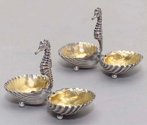 PAIRE DE SALIERES EN ARGENT ET VERMEIL