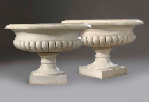 A PAIR OF LARGE WHITE MARBLE TAZZA