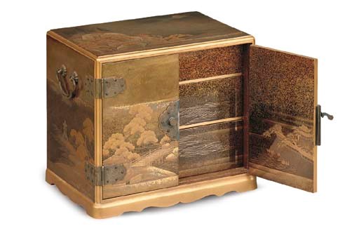 A JAPANESE GILT LACQUER TABLE CASKET