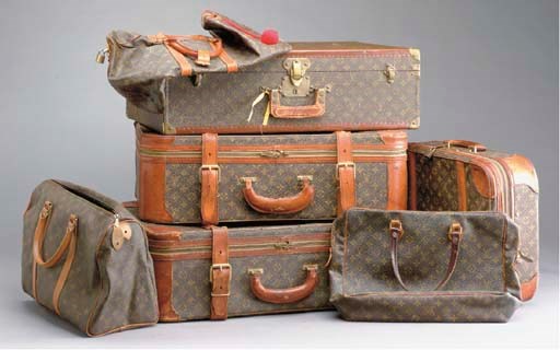 A SET OF SEVEN LOUIS VUITTON PRINTED MONOGRAM CANVAS LUGGAGE,
