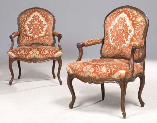 PAIRE DE FAUTEUILS A LA REINE D'EPOQUE LOUIS XV