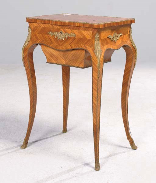 TRAVAILLEUSE DE STYLE LOUIS XV