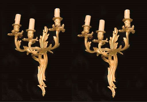 PAIRE D'APPLIQUES DE STYLE LOUIS XV