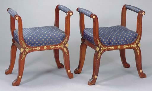 A PAIR OF EMAPIRE STYLE ORMOLU-MOUNTED MAHOGANY CURULE-FORM TABOURETS,
