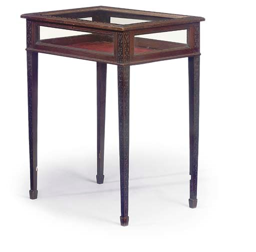 AN EDWARDIAN MAHOGANY VITRINE TABLE