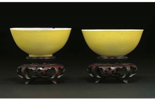 A pair of Chinese lemon yellow glazed bowls, 19th century