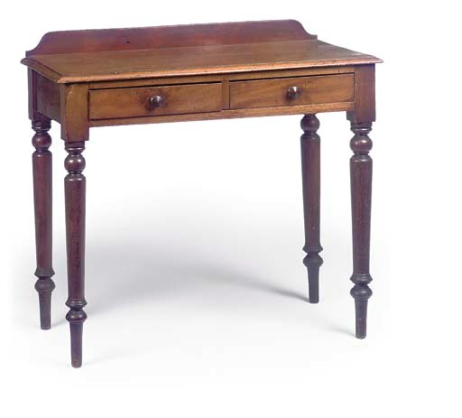 AN EARLY VICTORIAN MAHOGANY SIDE TABLE