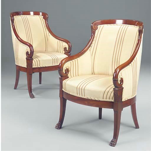 A PAIR OF DANISH CARVED MAHOGANY BERGERES