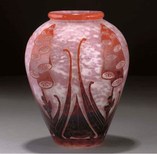 A LE VERRE FRANÇAIS 'DECOR DIGITALE' CAMEO GLASS VASE
