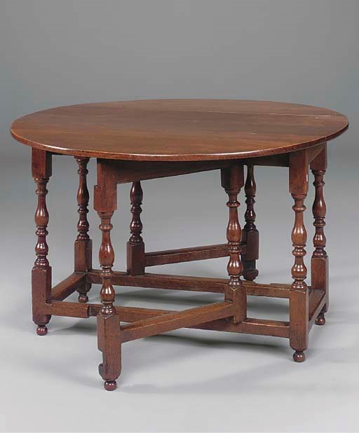 AN ENGLISH OAK GATELEG TABLE