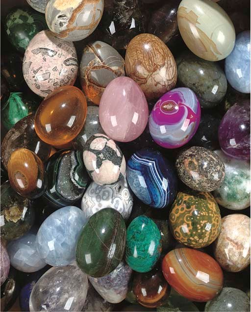 A good collection of 88 polished mineral eggs,