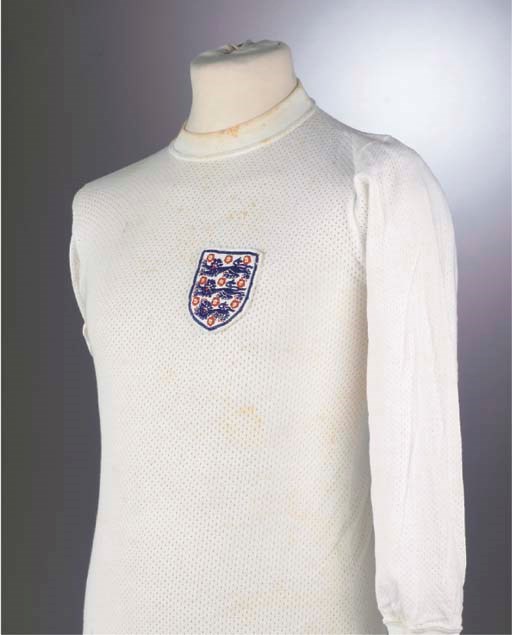 A WHITE AIRTEX ENGLAND INTERNATIONAL SHIRT