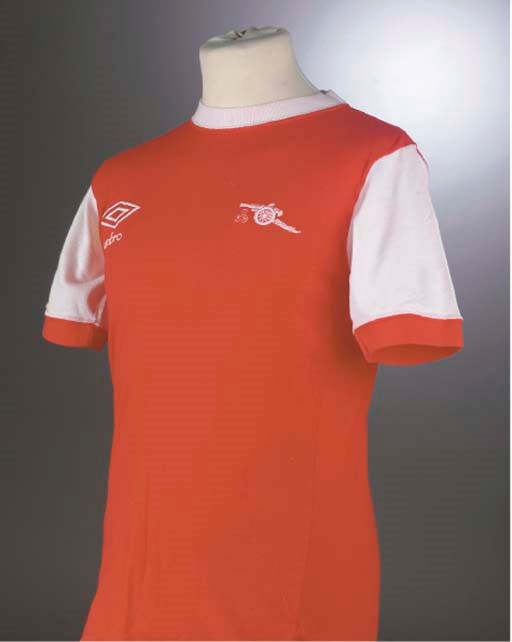 A RED AND WHITE ARSENAL SHORT-SLEEVED SHIRT