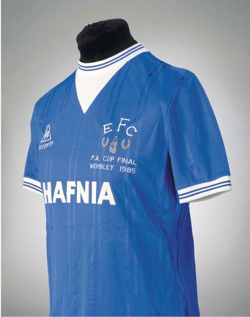 A BLUE EVERTON 1985 F.A.CUP FINAL SHORT-SLEEVED SHIRT