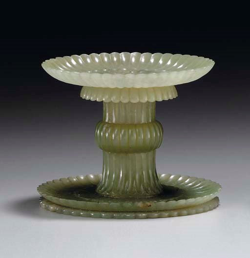 AN UNUSUAL MUGHAL-STYLE CELADON-GREEN JADE CHRYSANTHEMUM STAND