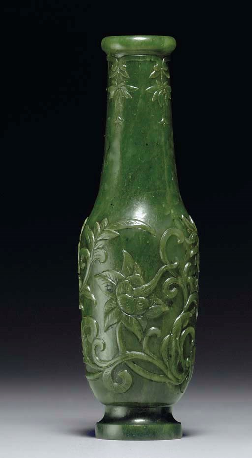 A SMALL MOTTLED DARK GREEN JADE VASE