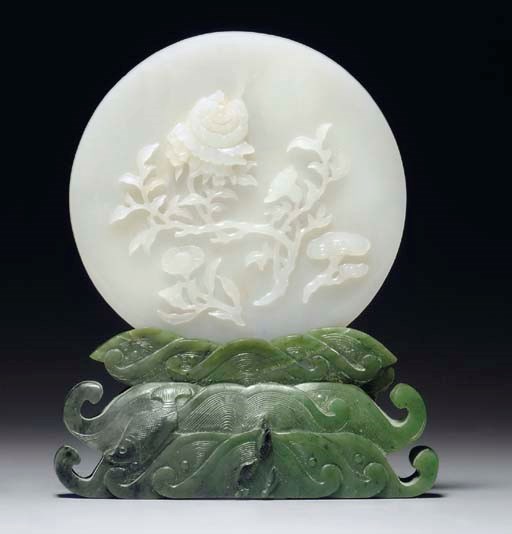 A SMALL PALE GREENISH-WHITE JADE CIRCULAR PLAQUE