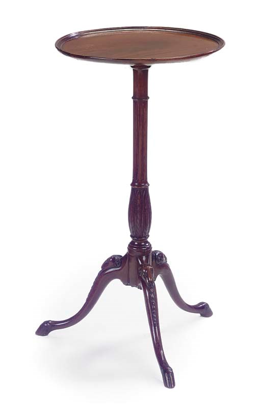 A MAHOGANY TRIPOD TABLE