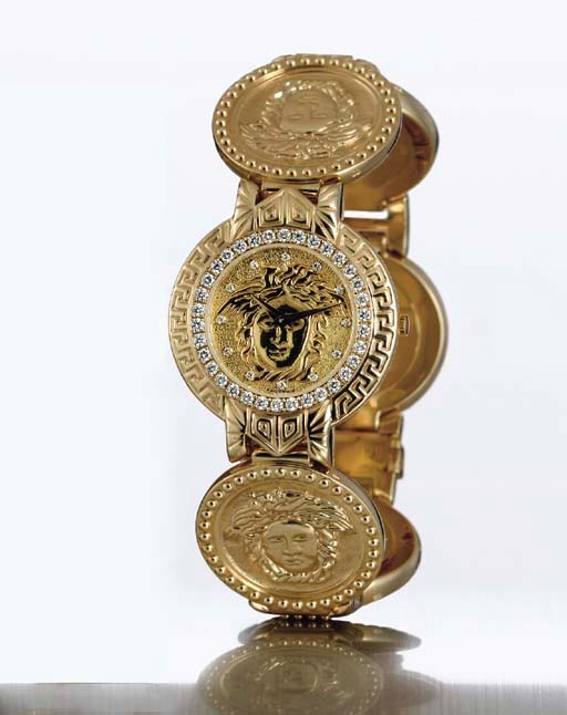 GIANNI VERSACE. A HEAVY 18K GOLD AND DIAMOND MEDALLION BRACELET WATCH
