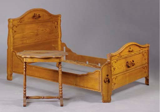 A FOUR PIECE PAINTED OAK BEDROOM SUITE,