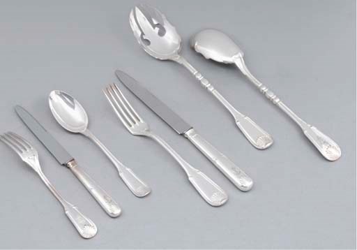 SERVICE DE TABLE EN METAL ARGENTE