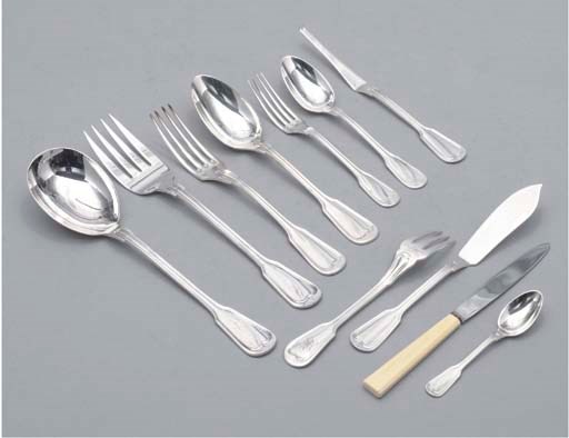 SERVICE DE TABLE EN METAL ARGENTE