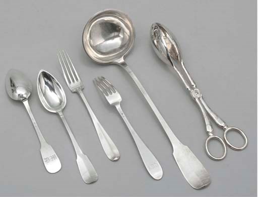 ENSEMBLE DE COUVERTS DE TABLE EN ARGENT