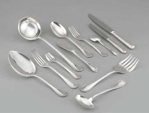 SERVICE DE TABLE EN METAL ARGENTE
