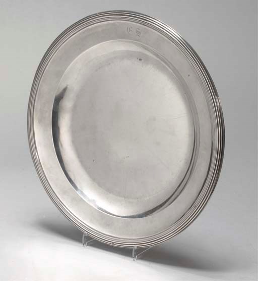 PLAT CIRCULAIRE EN ARGENT