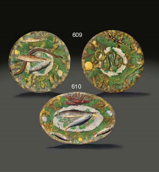 DEUX PLATS EN BARBOTINE FRANCAISE (POLAKOWSKI-RENOLEAU) DANS LE GOUT DE PALISSY DU XIXEME SIECLE