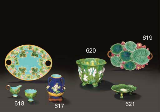 CACHE-POT EN BARBOTINE ANGLAISE (MINTON) DE LA FIN DU XIXEME SIECLE