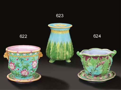 GRAND CACHE-POT ET SON PLATEAU EN FAIENCE DE LA FIN DU XIXEME-DEBUT DU XXEME SIECLE