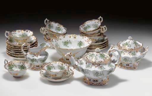 A PORCELAIN TEA SERVICE