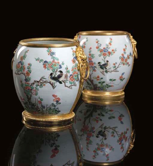 A PAIR OF FRENCH ORMOLU-MOUNTED CHINESE PORCELAIN JARDINIERES