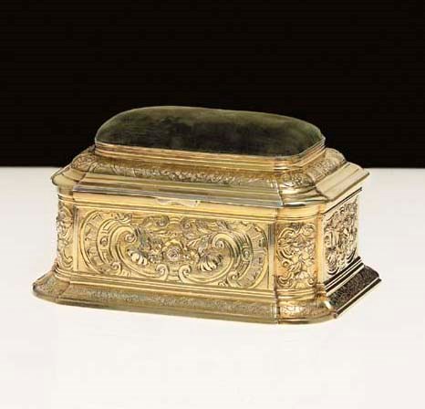 A GEORGE II SILVER-GILT DRESSING-TABLE BOX