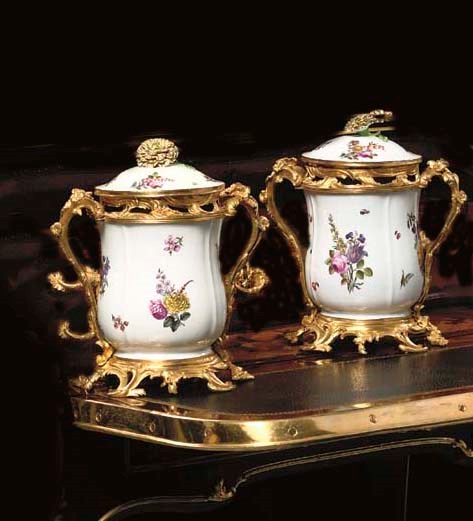 A PAIR OF LOUIS XV ORMOLU-MOUNTED MEISSEN PORCELAIN POTS-POURRIS VASES