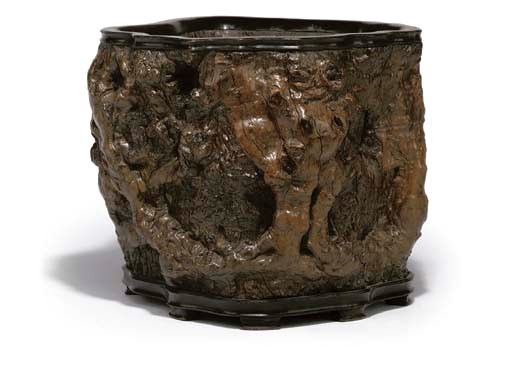 A LARGE CHINESE YINGMU SCROLL POT