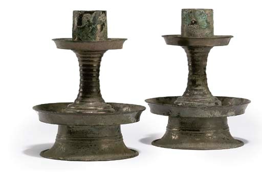 A RARE PAIR OF CHINESE BRONZE TIERED LAMP STANDS