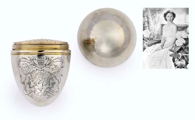 A GEORGE III SILVER VINAIGRETTE